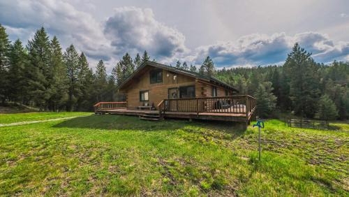 Eureka House | Larch Lodge - Secluded Cabin