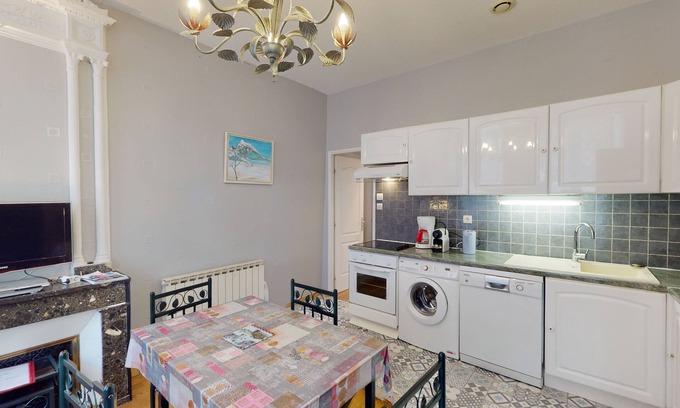 Bagneres-de-Luchon Apartment | Large 1-bedroom T2 on Etigny lane, ideal for vacationers and curists.