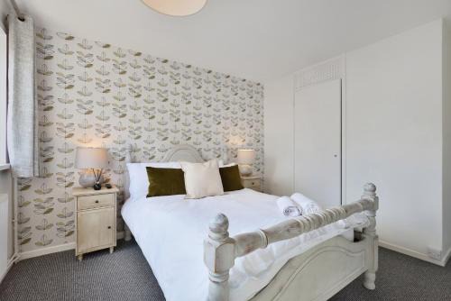 Hereford House | Large 2-br City Home Free Parking Sleeps 6