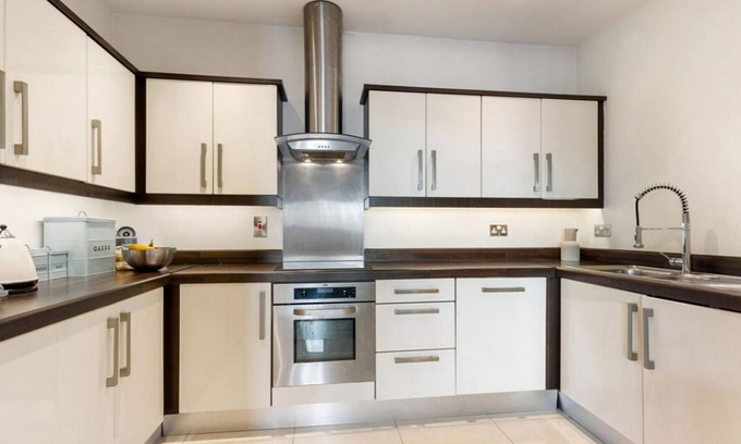 Downham House | Large 3 br apartment with and wifi