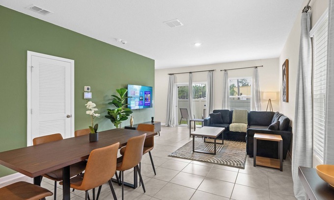 St. Augustine House | Large 3BR Townhome/Pool/Gym/Close to Beach