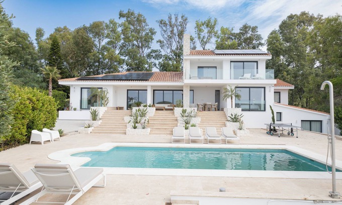 Marbella Villa | Large 5 Bedroom Villa With Heated Pool + Sea Views