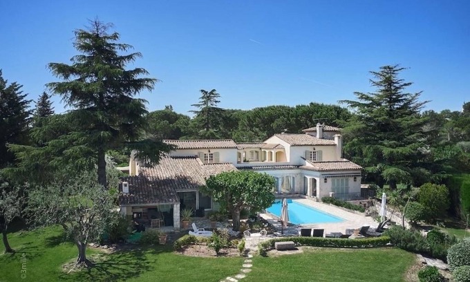 Mouans-Sartoux Villa | Large and luxurious family property.