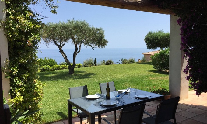 La Nartelle Apartment | Large apartment with outstanding sea view