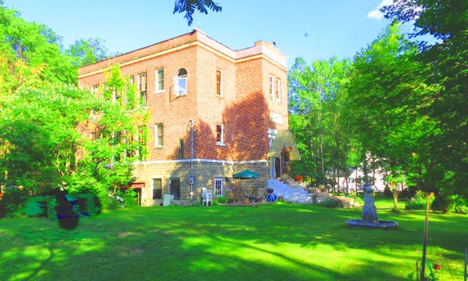Hancock Cabin | LARGE BRICK SCHOOL HOUSE WITH MUSIC STUDIO CLOSE TO DELAWARE RIVER