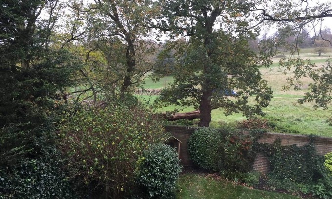Richmond-upon-Thames House | Large Bright En-Suite Bedroom Overlooking Richmond Park