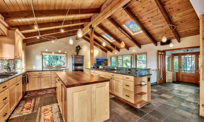 Montgomery Estates Cabin | Large Cabin with Game Room, Hot Tub, 11 Beds, Near Heavenly