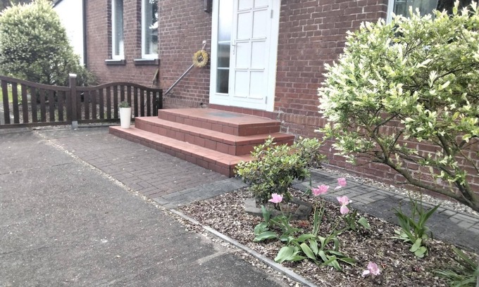 Grutz House | Large, comfortable holiday apartment with a terrace and a garden amidst greenery and with plenty of space for your pet