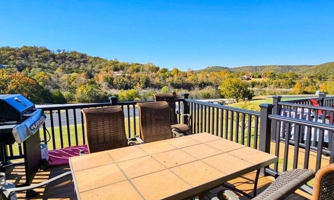 Holiday Island House | Large Condo, Sleeps 8, Next to Marina & Golfing