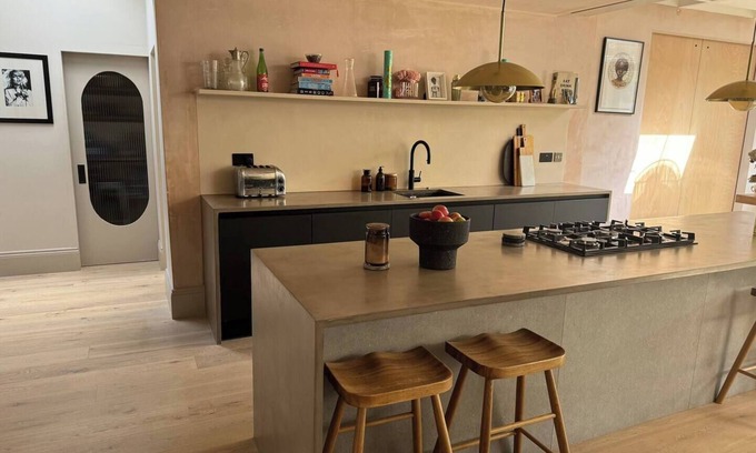 Fortis Green House | Large Contemporary Loft Room