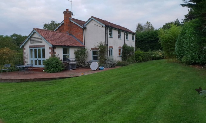 Seething Cottage | Large Country Cottage