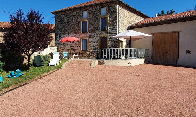 Saint-Paul-de-Vezelin Cottage | Large country house with fireplace, garden, and Wifi