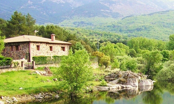 Navaluenga Cottage | Large country houses near Madrid, for groups of 20 to 27 people, swimming pool