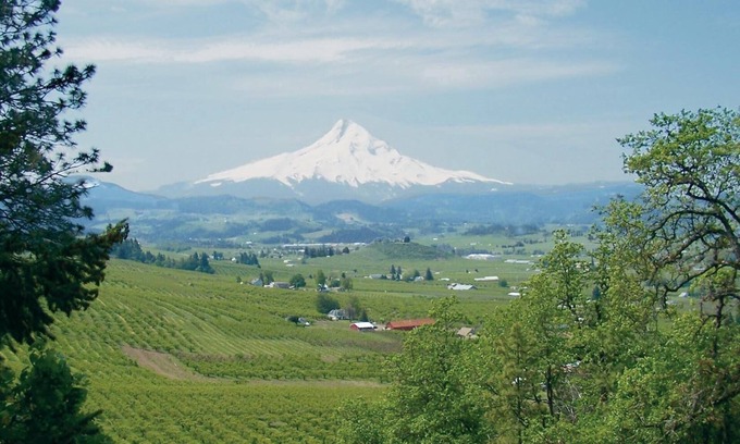 Hood River Cabin | Large Country Lodge with Beautiful Views