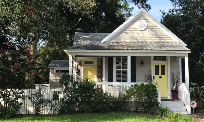 Bay St Louis Cottage | “LARGE DOG” friendly, charming historic cottage with pool, and rock garden.