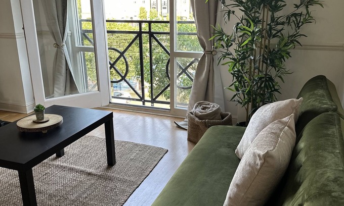 Hemel Hempstead Apartment | Large Ensuite Marina View Apartment