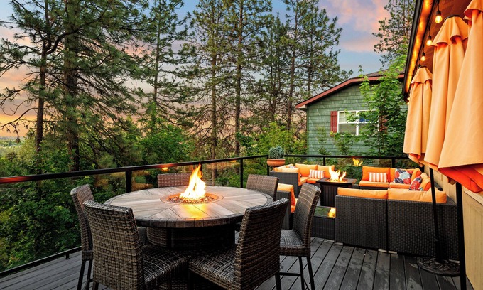West Spokane House | Large Group Retreat: Private Gym, Large Dining Area, Central Location