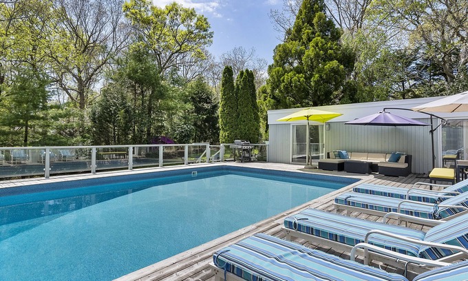 Northwest Harbor House | Large heated pool, games room, private bay beach access, gardens, kid-friendly