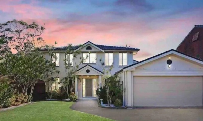 Lake Munmorah House | Large Holiday Home with Heated Pool on demand near Lake & Beaches