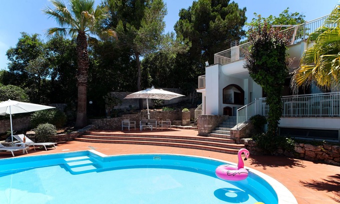 Neviano Villa | Large holiday villa near Gallipoli 6 bedrooms, 6 bathrooms, private pool m200
