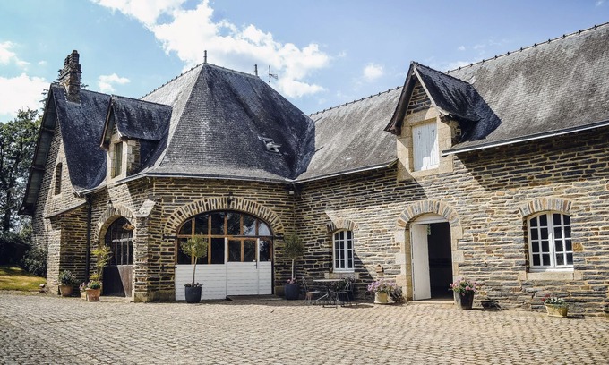 Saint-Just House | Large house and ballroom located on a private estate, swimming pool, tennis court.