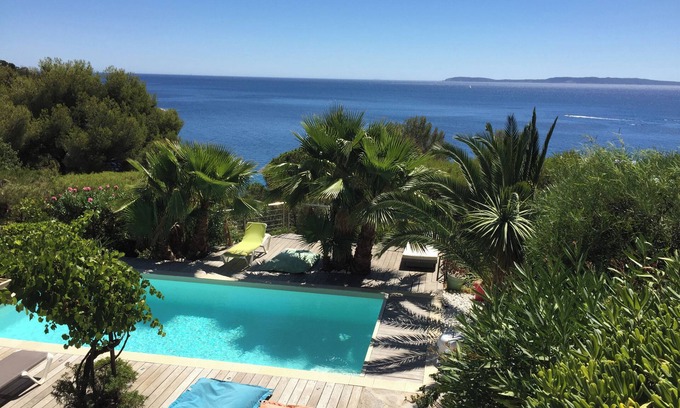 Le Lavandou Villa | Large house with sea view heated swimming pool