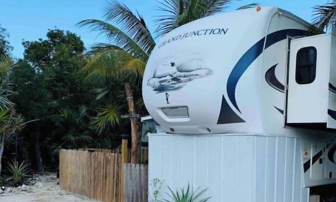 Big Pine Key RV Rental | LARGE LOT & RV A Fisherman Camp