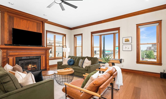 Downtown - Waterfront Condo | Large Lux Condo, Lakeview, Canal Park, Sleeps 8