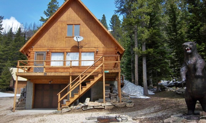 Cooke City-Silver Gate House | Large Mountain View House that sleeps up to 12