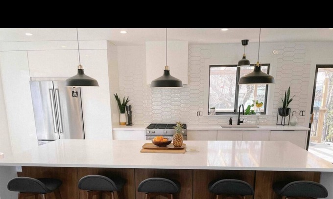 Red Deer House | Large modern 5 bedroom with hot tub