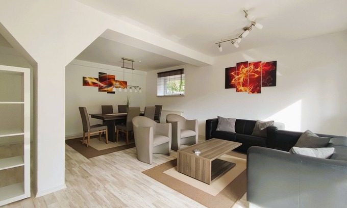 Braunsen Apartment | Large modern apartment for 6 people with garden next to the forest