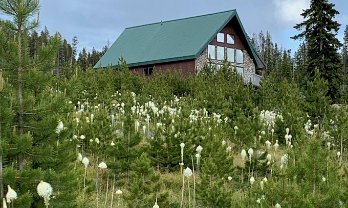 Georgetown House | Large mountain home with stunning views of Georgetown Lake and Pintler Range