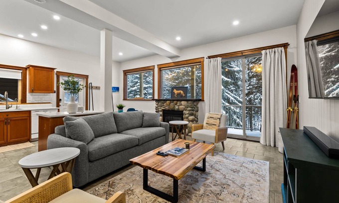 Sun Peaks Apartment | Large One Bedroom Suite - Private Hot Tub!