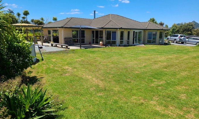 Parua Bay House | Large open plan home with outstanding views and sun - Close to shops and beach