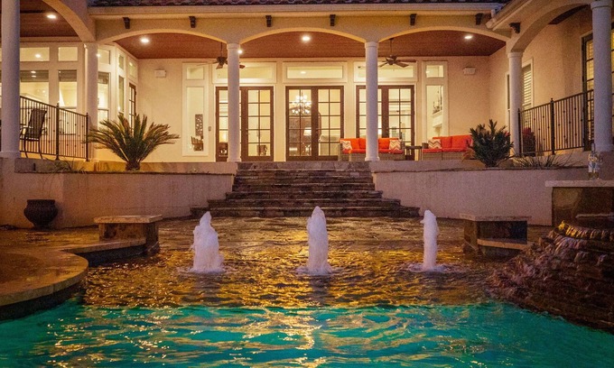 Wetmore House | Large pool+Hot Tub+ Perfect for Large Groups