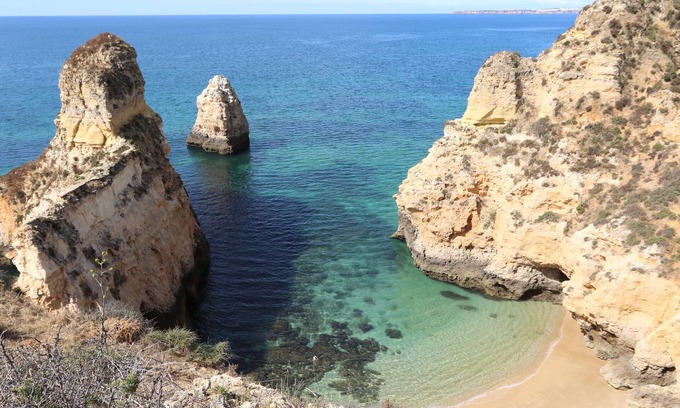 Albardeira Villa | Large private family design villa with direct access nature and 500m beach