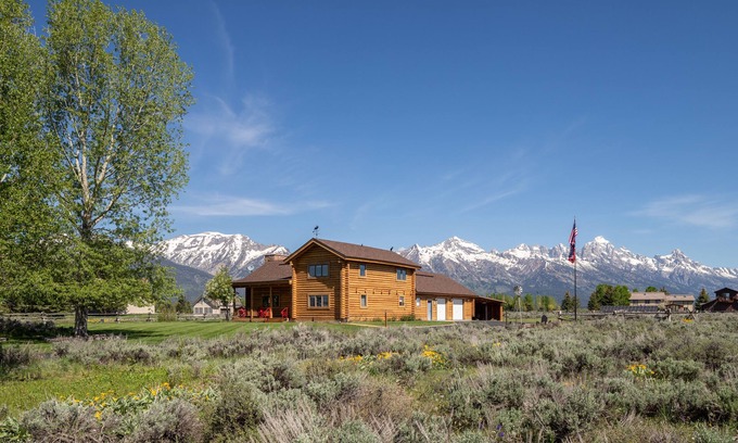 Dornogovi House | Large private home near Grand Teton National Park