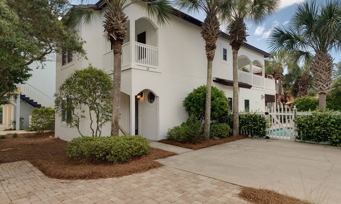 Seawalk Circle House | Large Private Pool, Mins to Beach, Gulf Side + Free Attraction Tickets!