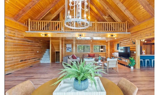 Mammoth Creek Cabin | Large Reunion Cabin By Lake And National Parks!