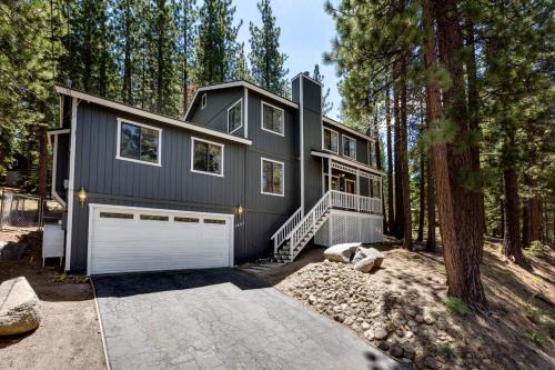 Country Club Estates Apartment | Large Seasonal Rental South Lake Tahoe