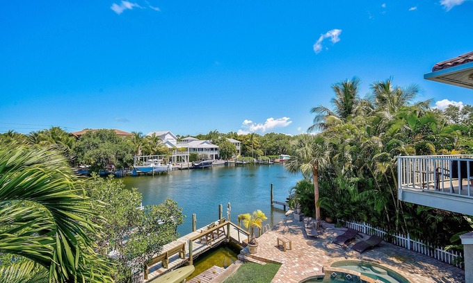 Siesta Key House | Large Siesta Key Home On Water With Pool/Spa