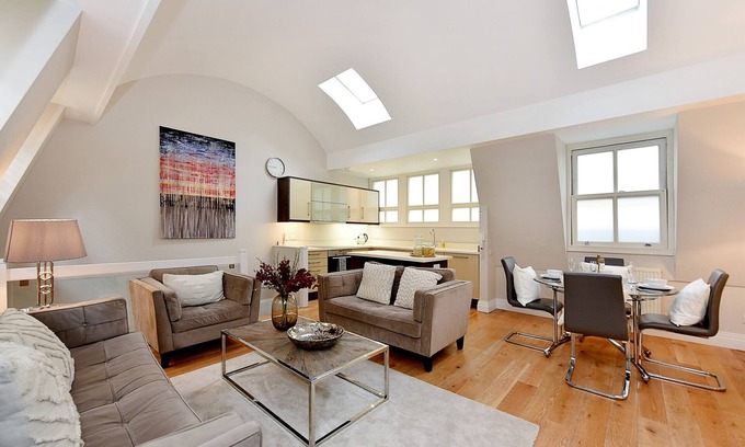 Courtfield House | Large South Kensington Mews House £2m 2Bed Air Con