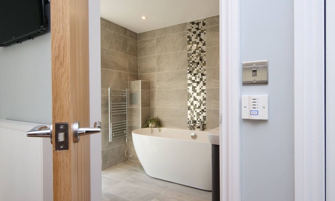 York Apartment | Large Spacious Luxury 2 bedroom apartment secure parking 5 min to town centre