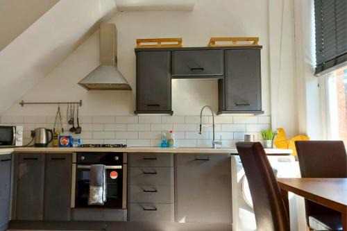 Preston House | Large Studio Room in City Centre (Shared Bathroom)