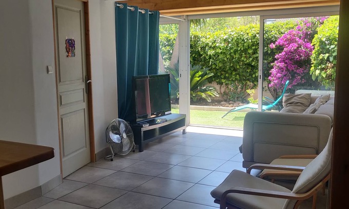 Saint-Mandrier-sur-Mer Apartment | Large T2 60M² +garden 50M² not overlooked ideal family, the sea 5 minutes.