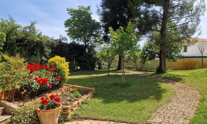 Gemenos House | Large T2 with secure parking and wooded garden