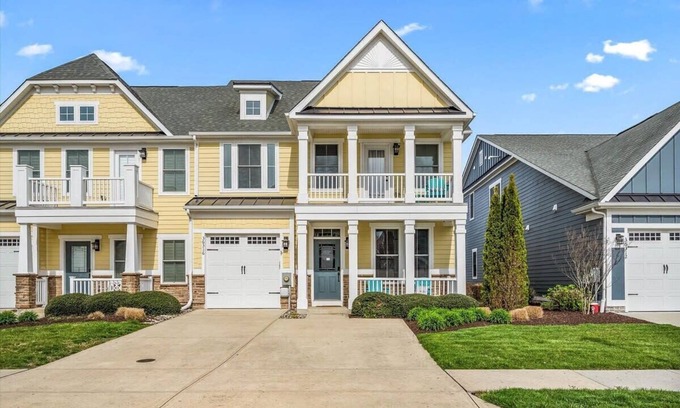 Sun Ridge House | Large Townhome in Amenity Filled Bayside Community