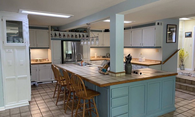 Berryville House | Large unique home in the beautiful Ozark Mountains on the Kings River.