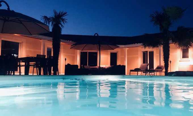 Sanguinet Villa | LARGE VILLA WITH HEATED SWIMMING POOL CLOSE TO THE LAKE BEACHES AND MARINA.