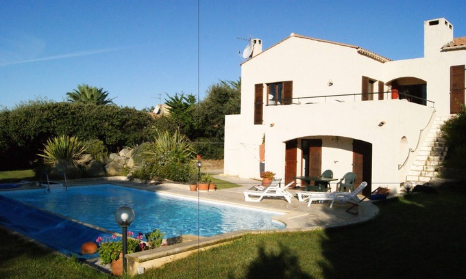Lumio Villa | Large villa with heated private pool, for 8 (+2 children), 400m to the seaside